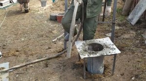 СВАИ ТИСЭ, ЗАЛИВКА. ЗАЛИВАЮ СВАИ ТИСЭ. УСТАНОВКА ОПАЛУБКИ, ВИБРИРОВАНИЕ, ВЫРАВНИВАНИЕ.