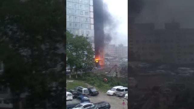 Горит авто, Владивосток, пацаева 26.08.14