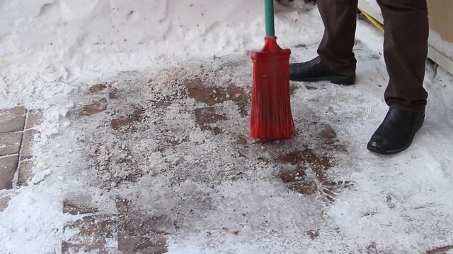 Лом или противогололедные реагенты - что лучше? смотреть онлайн