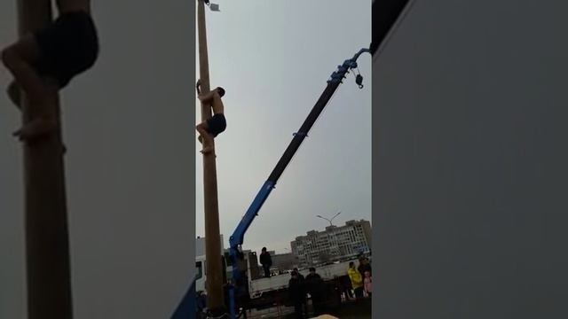 Как залезть на столб! смотреть онлайн