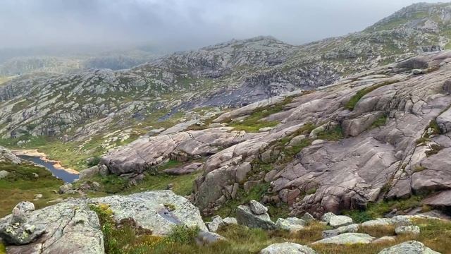 НОРВЕГИЯ, ЛЮСЕ-ФЬОРД | Треккинг вокруг самого красивого фьорда Норвегии смотреть онлайн