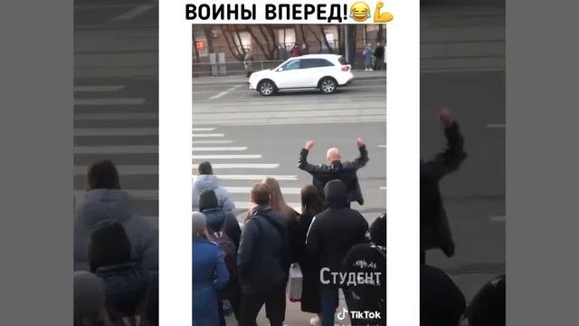 Заскучал на светофоре ???