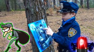 Полицейский Даник ловит бандита Джона Шулера, который украл игрушки - Весёлое видео для детей