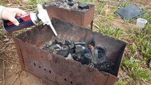 Разжигание мангала газовой горелкой.