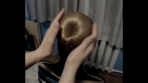 Прическа пучок при помощи носка