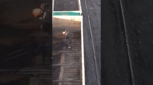 зачистка вагона от угля
