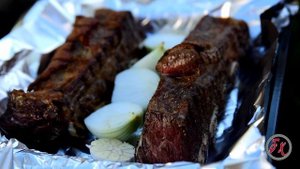 Ребра говяжьи на гриле. Бюджетное но вкусное блюдо.