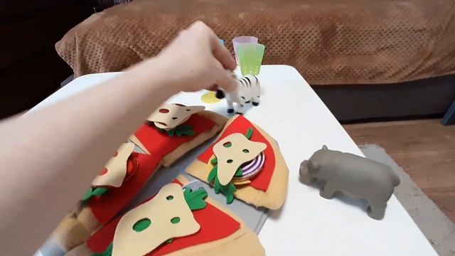 Играем с Настей. Встречаем гостей, готовим пиццу, играем в домик.