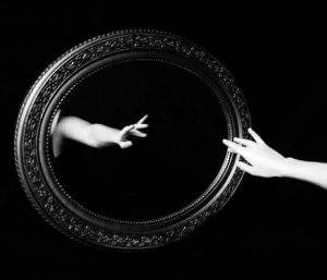 ЗЕРКАЛЬНОЕ ИМЯ. ПОМОЩЬ В ТРУДНОЙ СИТУАЦИИ. ВЕДЬМИНА ИЗБА. ИНГА ХОСРОЕВА.mp4