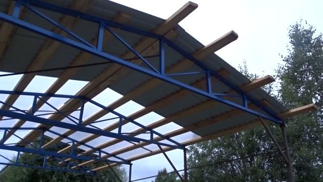 навес для тракторовпокрыл железом