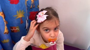 Аделина и Ева учит и собирается показать поведение детей как @Eva Bravo Play