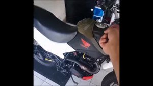NGK D8EA vs. NGK DPR8EA-9 .Spark Plug Battle??? Bike Start ''My super informative review''