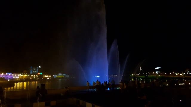 Ночная панорама Казани. Площадь театра Камала. Поющие фонтаны.