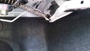 TOYOTA CAMRY пружина на открытие багажника.