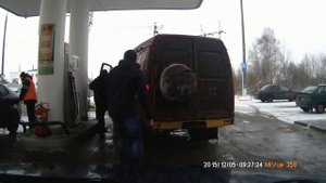 Технологичный замок на лючке бензобака...