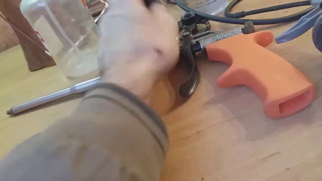 КАК ДЕШЕВО ПРОМЫТЬ ПИСТОЛЕТ ДЛЯ МОНТАЖНОЙ ПЕНЫ. смотреть онлайн