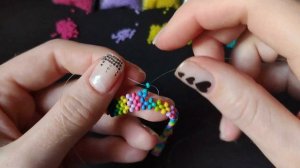 Радужный браслет (жгут) из бисера в технике крестик