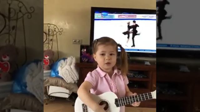 Трехлетняя дочь Екатерины Климовой Белла поет и играет на гитаре смотреть онлайн