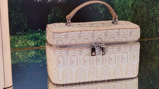 HandBag Fashion Trends Fall | LOOKBOOK FURLA смотреть онлайн