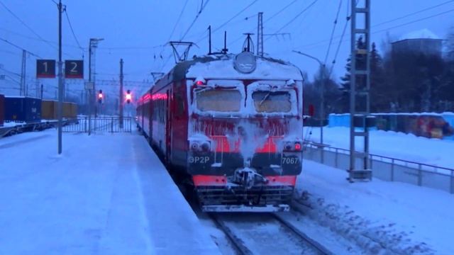 Электропоезд ЭР2Р-3060/7067 сообщением "Апрелевка - Поварово 2", станция Кубинка 1 смотреть онлайн