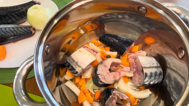 Скумбрия тушеная с овощамиMackerel stewed with vegetables