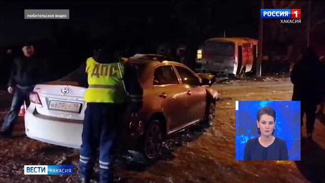 Не смогли разъехаться: в Абакане на одном и перекрёстков столкнулись автобус и такси смотреть онлайн