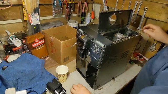 Кофемашина Saeco Incanto, ремонт . Часть 2 проверка работы, настройка, финальная сборка. смотреть онлайн