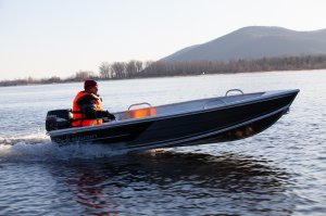 Realcraft 370. Румпельная моторная лодка от завода Салют