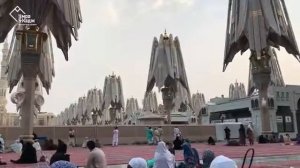 Большие зонты в Медине от солнца