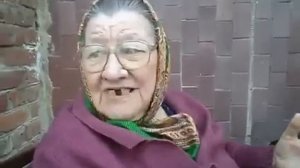 Бабка рассказывает анекдот. Нереальный ржач, смотреть всем!