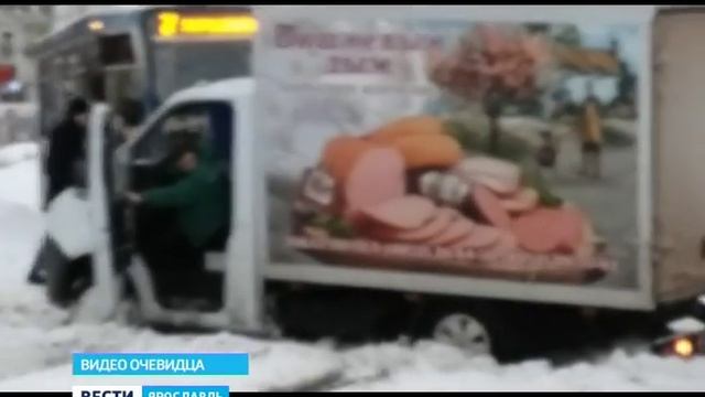 Грузовая "Газель" остановила движение трамваев в районе площади Карла Маркса смотреть онлайн