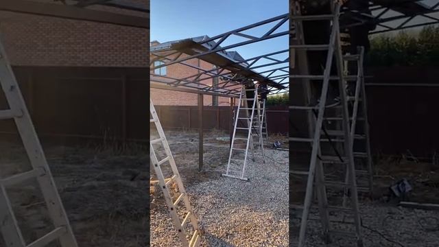 Собираем навес из поликарбоната для машины на участке загородного дома смотреть онлайн