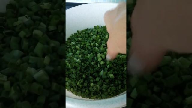 Как заморозить зелёный лук на зиму. смотреть онлайн