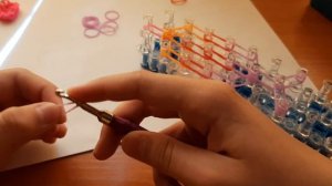 как сплести мороженое из резинок на станке