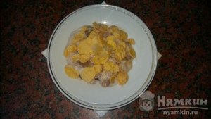 Десерт из кукурузных хлопьев в кефире с мармеладом
