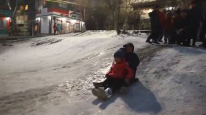 Социальный ролик - чтобы родители воспитывали детей правильно и дома общались в живую.