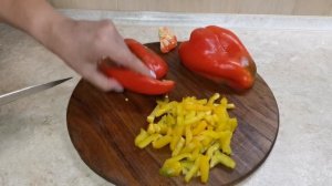 Салат с курицей и болгарским перцем ?