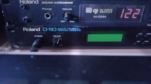 Roland D-110 & Roland M-GS64 Making Beats