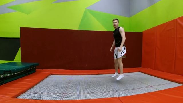 Как Научиться Делать ВИНТ 540 Со Спины! Прыжки На Батуте! Обучалка #12 смотреть онлайн