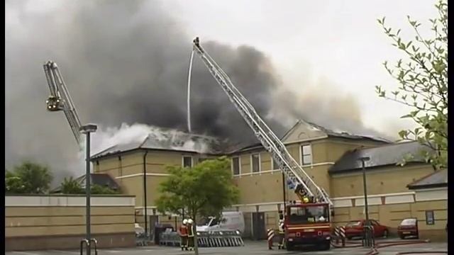 Here Comes A Fire Engine (full length version) смотреть онлайн