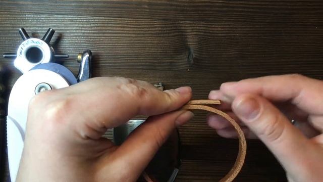Ремонт изделий из кожи. Как реставрировать кожаный браслет самому.