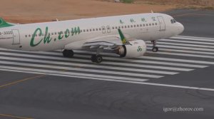 Эйрбас А320neo китайской авиакомпании Spring Airlines взлетает из аэропорта Пхукет.