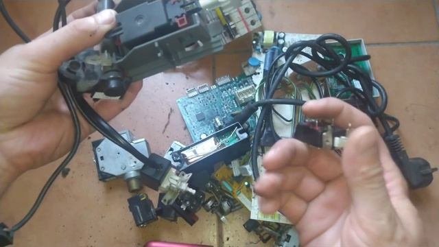 Много меди, алюминий, КМ конденсаторы и ценные радиодетали из импортных плат. Находки за неделю