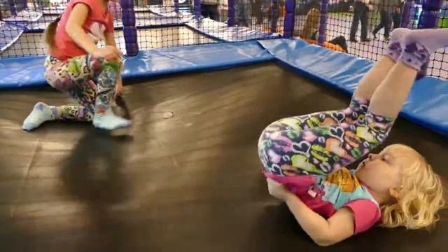 Планета ИГРИК - детские прыгалки, лазалки и горки! смотреть онлайн