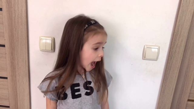 Шок! Почему мальчики делают макияж? Ева играет с Монстер Хай! смотреть онлайн