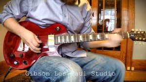 Stratocaster vs Telecaster vs Les Paul!