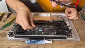 Как помыть залипающую клавиатуру после залития сладким на примере MacBook Pro 13 Late 2012 A1425