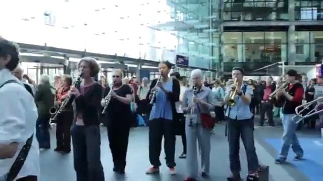 Великолепный классический флэшмоб. Германия, Берлин. 2013г. смотреть онлайн