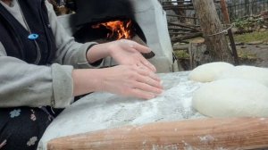 Лепёшки в печи.Пьём чай из чабреца и иван-чая на улице.
