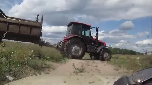 Будьте осторожны на просёлочных дорогах